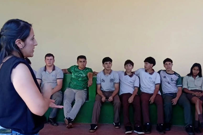 ELDORADO: La Dirección de la Juventud asesora a estudiantes sobre Becas Progresar