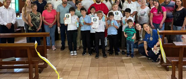 WANDA: La intendente acompañó la Primera Comunión de niños en Colonia Lanusse